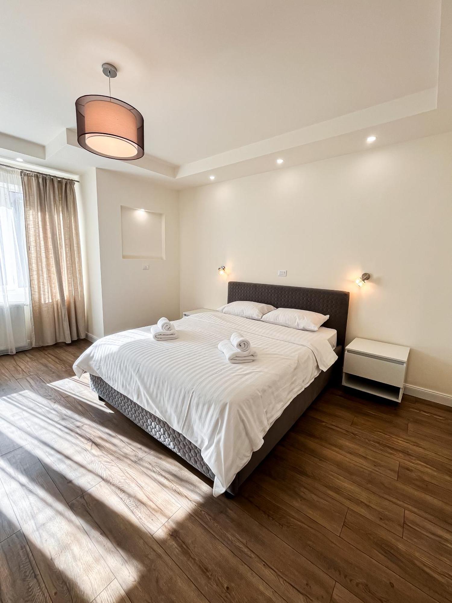 La Teatru - 2Bd Apartment Near Theatre And Old Town Brasov Exterior photo